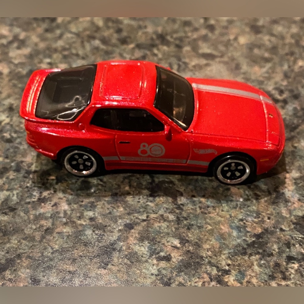 Hot wheels 80th anniversary '89 Porsche 944 Turbo NEW loose 1/64